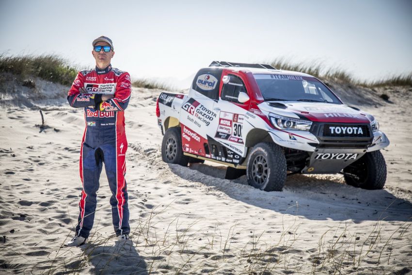 Toyota enters three racing Hilux trucks in 2019 Dakar 899804