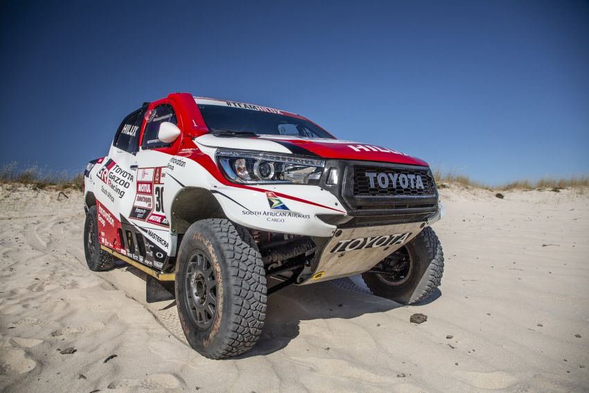 Toyota enters three racing Hilux trucks in 2019 Dakar 899805