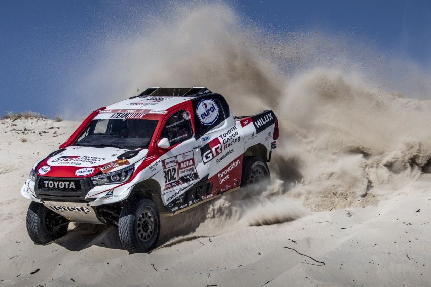 Toyota enters three racing Hilux trucks in 2019 Dakar 899806