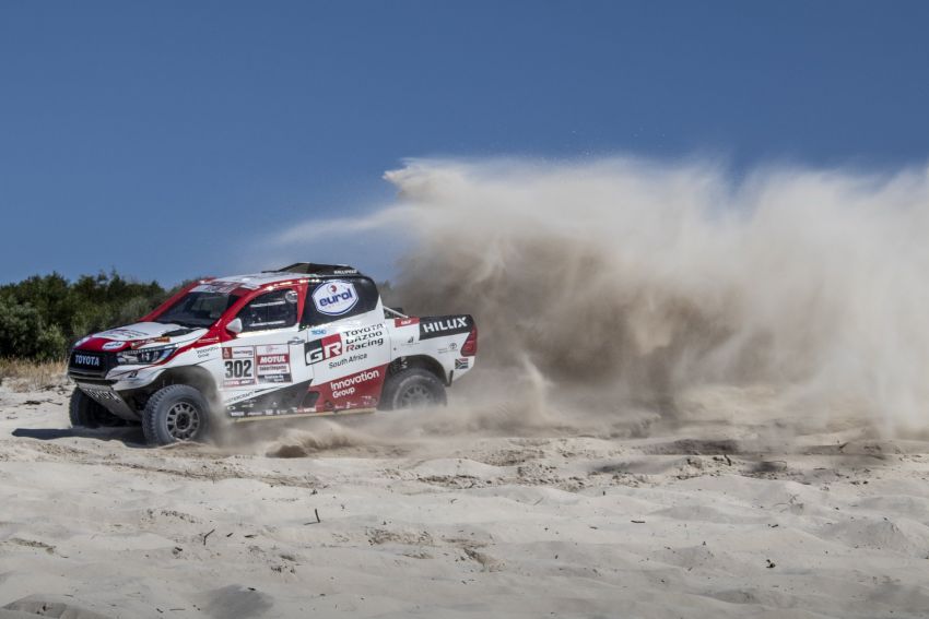 Toyota enters three racing Hilux trucks in 2019 Dakar 899810
