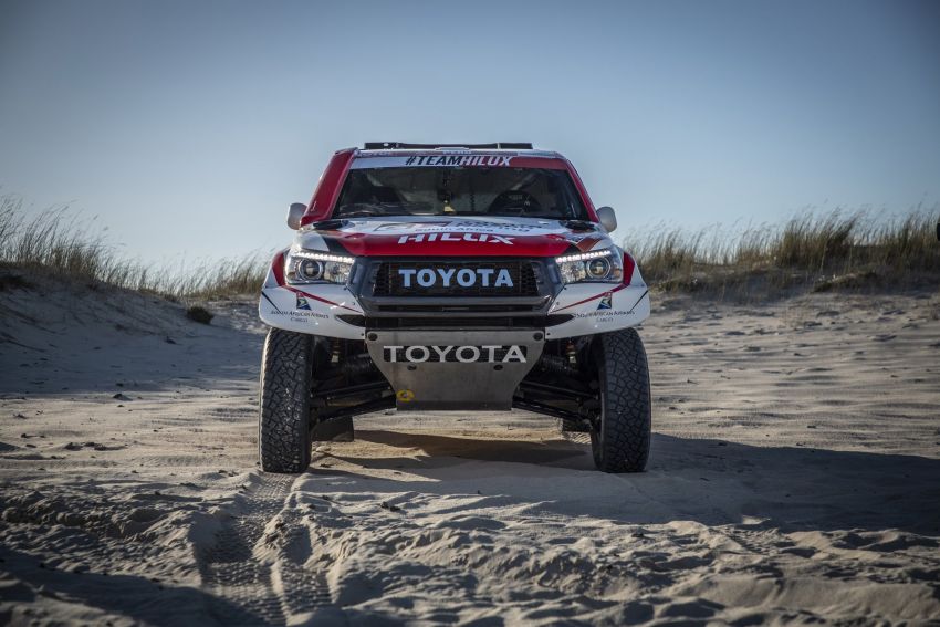 Toyota enters three racing Hilux trucks in 2019 Dakar 899811