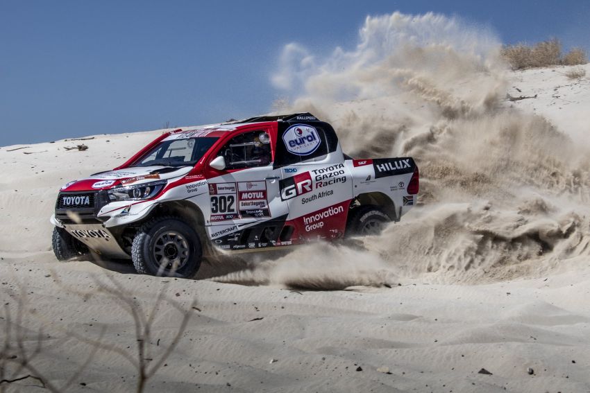 Toyota enters three racing Hilux trucks in 2019 Dakar 899800