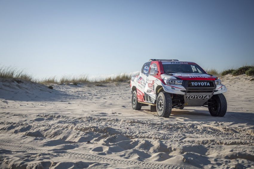 Toyota enters three racing Hilux trucks in 2019 Dakar 899801