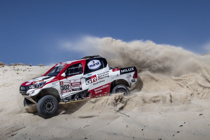 Toyota enters three racing Hilux trucks in 2019 Dakar 899803