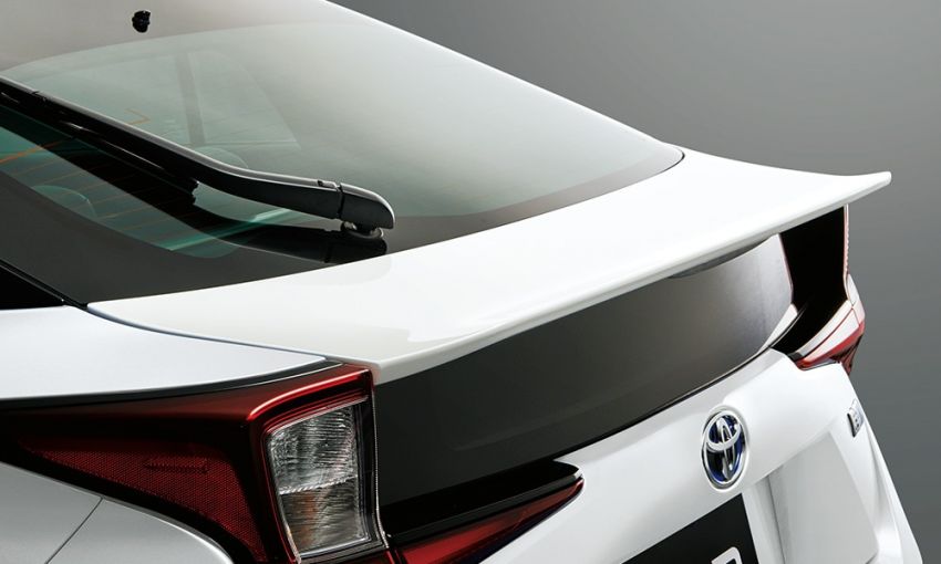Toyota Prius facelift ditawarkan dengan aksesori TRD 905215