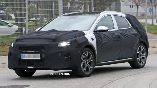 SPYSHOTS: Kia Ceed crossover gets rugged looks