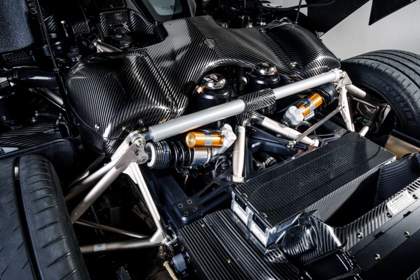 Koenigsegg Regera – first unit finished in bare carbon 899229