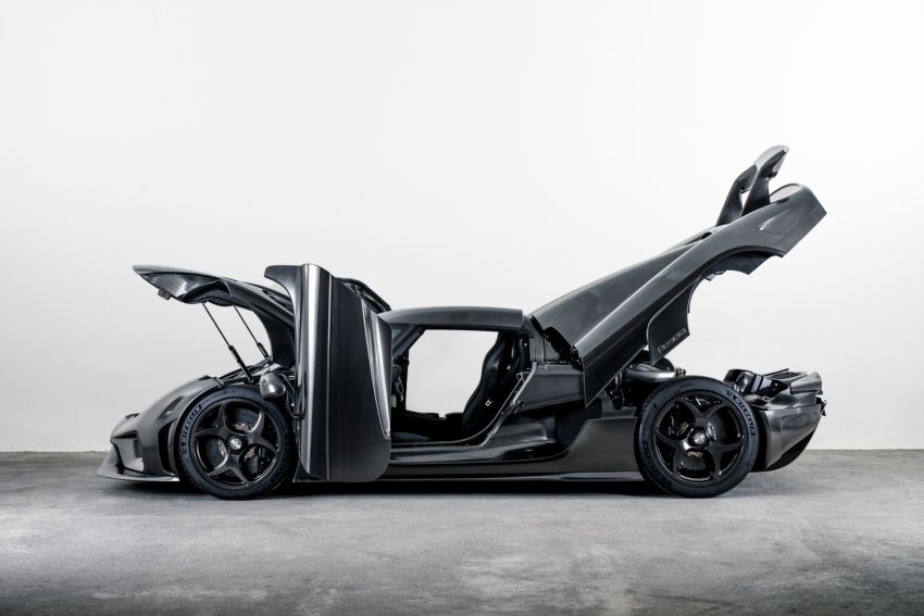 Koenigsegg Regera – first unit finished in bare carbon 899232
