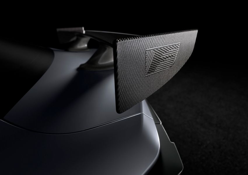 Lexus RC F Track Edition – teaser shows carbon wing 899836