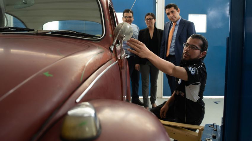 Volkswagen lakukan restorasi percuma untuk sebuah Beetle keluaran 1966 milik wanita berumur 73 tahun 901021