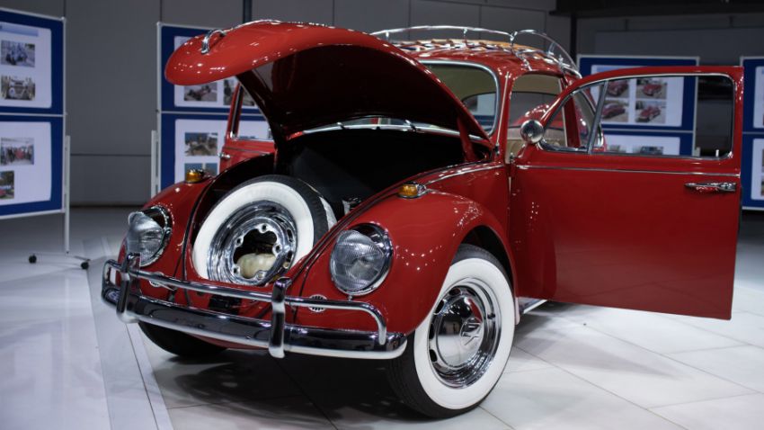 Volkswagen lakukan restorasi percuma untuk sebuah Beetle keluaran 1966 milik wanita berumur 73 tahun 901039