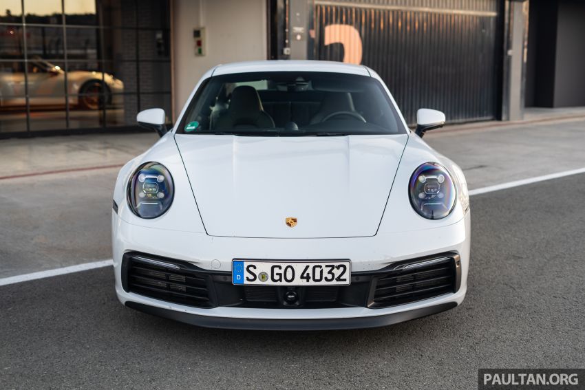 Porsche 911 tribute – a living legend owning its niche 989701
