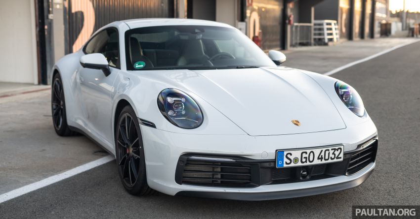 Porsche 911 tribute – a living legend owning its niche 989702