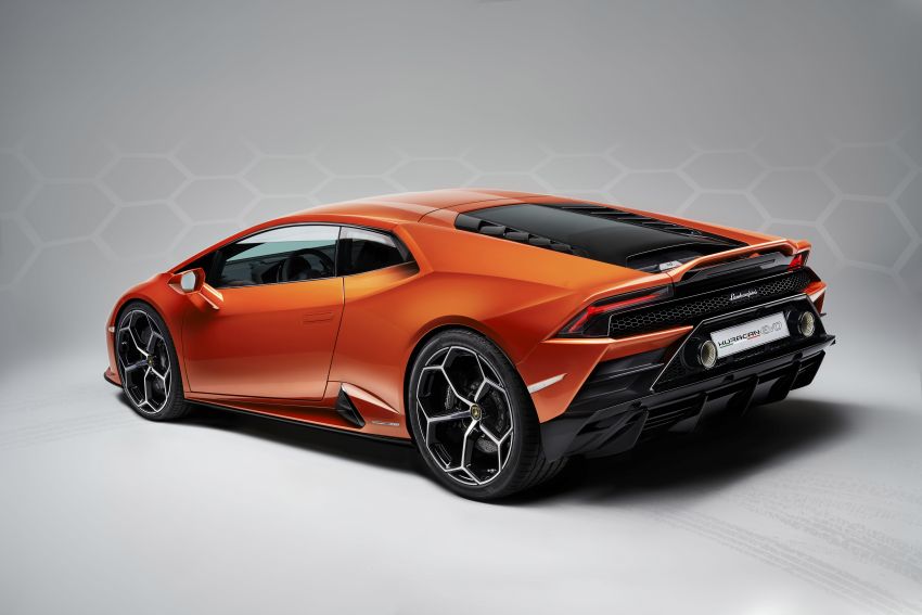 Lamborghini Huracan Evo shown: 640 hp, smarter aids Image #908045