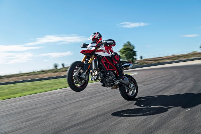 TUNGGANG UJI: Ducati Hypermotard 950 – mahu kembali jadi jahat, pemuas nafsu penunggang nakal 922953