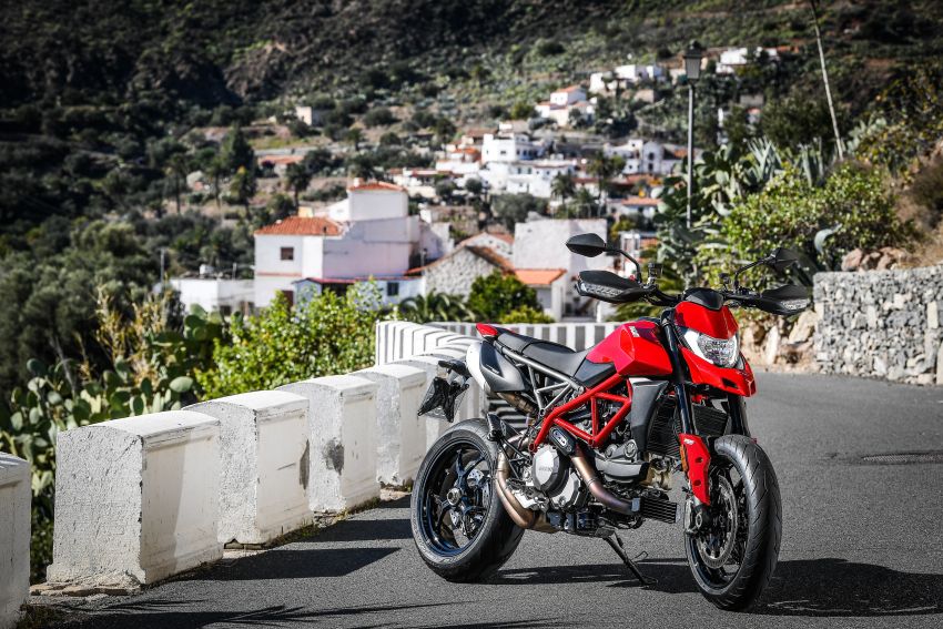 Ducati Hypermotard 950 – perubahan utama generasi ketiga berbanding Hypermotard 939 generasi pertama 920013