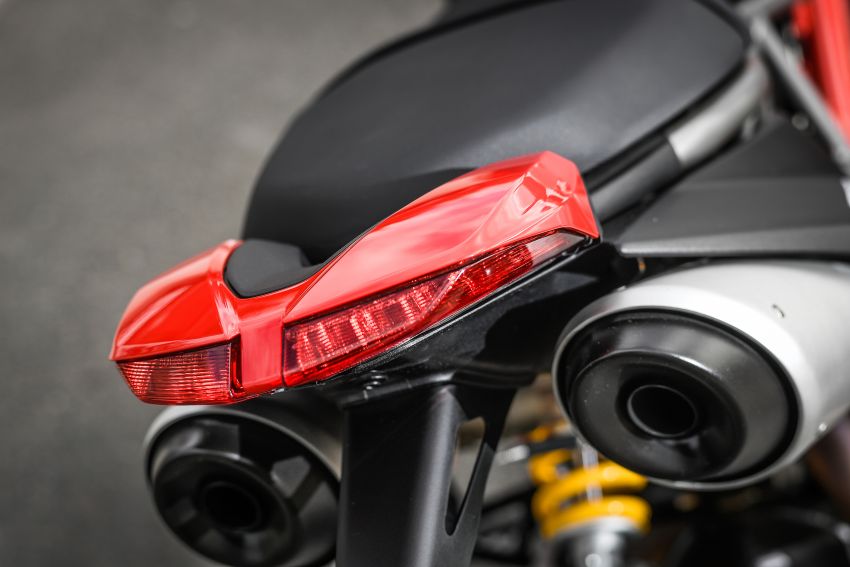 Ducati Hypermotard 950 – perubahan utama generasi ketiga berbanding Hypermotard 939 generasi pertama 920022