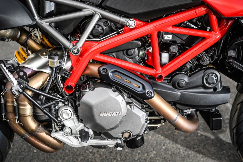 Ducati Hypermotard 950 – perubahan utama generasi ketiga berbanding Hypermotard 939 generasi pertama 920024