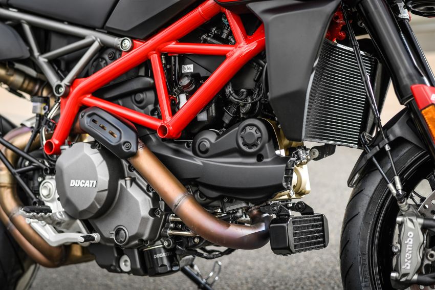 Ducati Hypermotard 950 – perubahan utama generasi ketiga berbanding Hypermotard 939 generasi pertama 920026