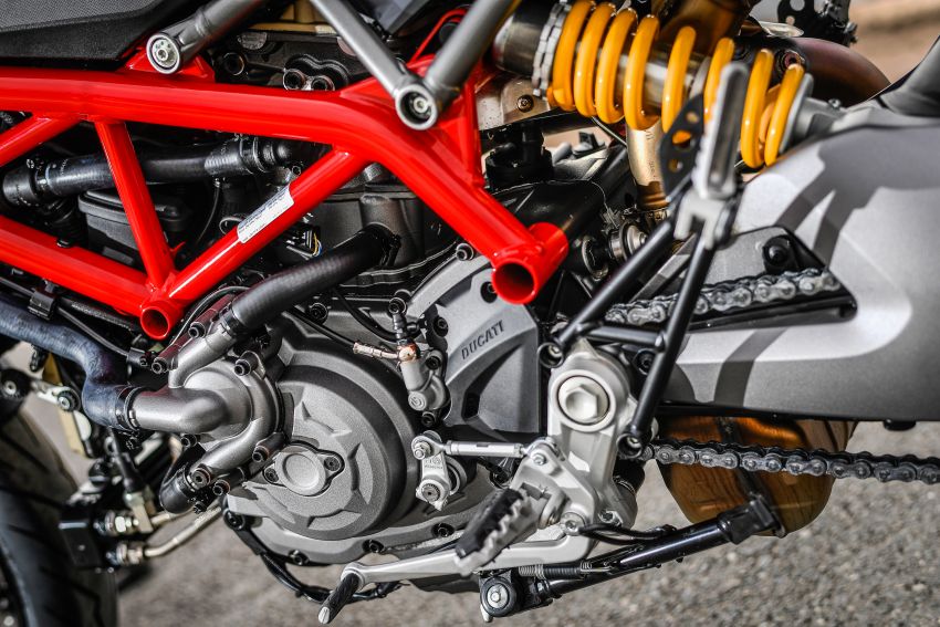 Ducati Hypermotard 950 – perubahan utama generasi ketiga berbanding Hypermotard 939 generasi pertama 920030