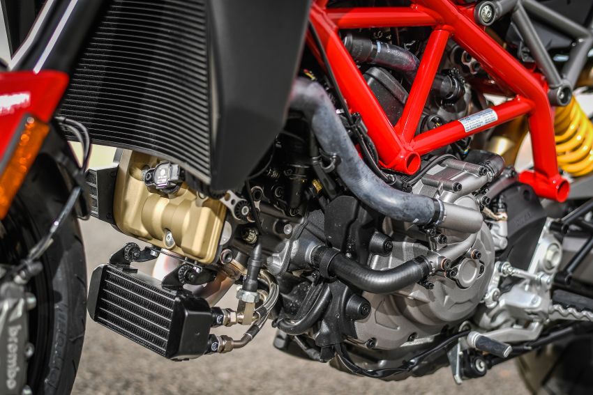 Ducati Hypermotard 950 – perubahan utama generasi ketiga berbanding Hypermotard 939 generasi pertama 920036
