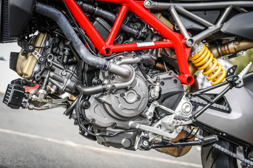 Ducati Hypermotard 950 – perubahan utama generasi ketiga berbanding Hypermotard 939 generasi pertama 920042