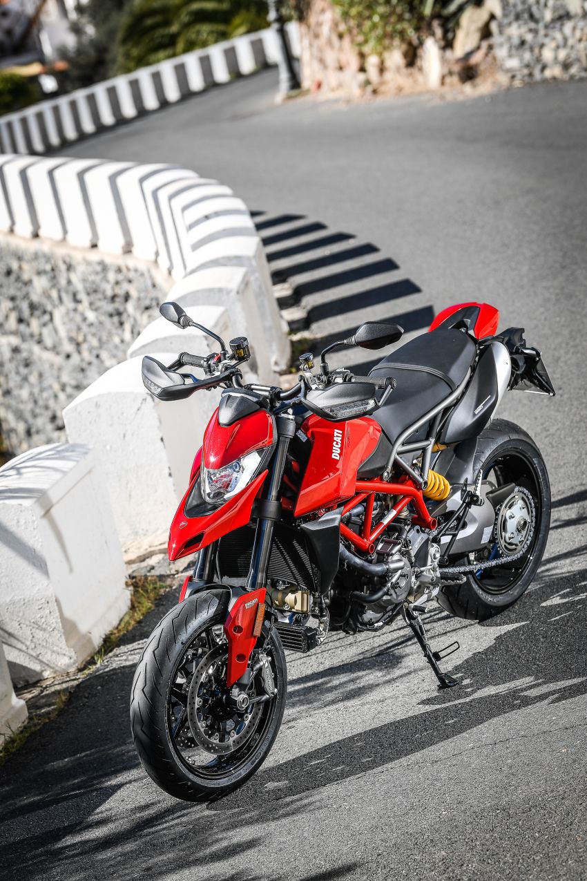 Ducati Hypermotard 950 – perubahan utama generasi ketiga berbanding Hypermotard 939 generasi pertama 920004