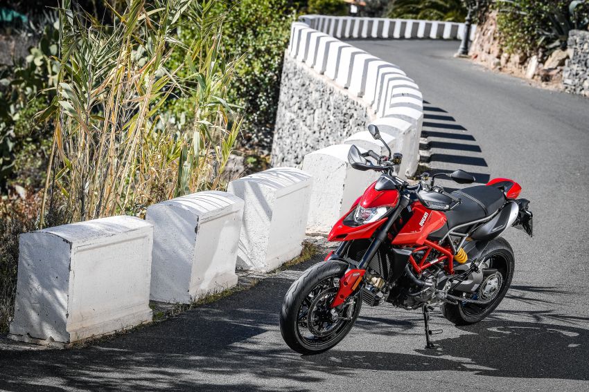 Ducati Hypermotard 950 – perubahan utama generasi ketiga berbanding Hypermotard 939 generasi pertama 920005