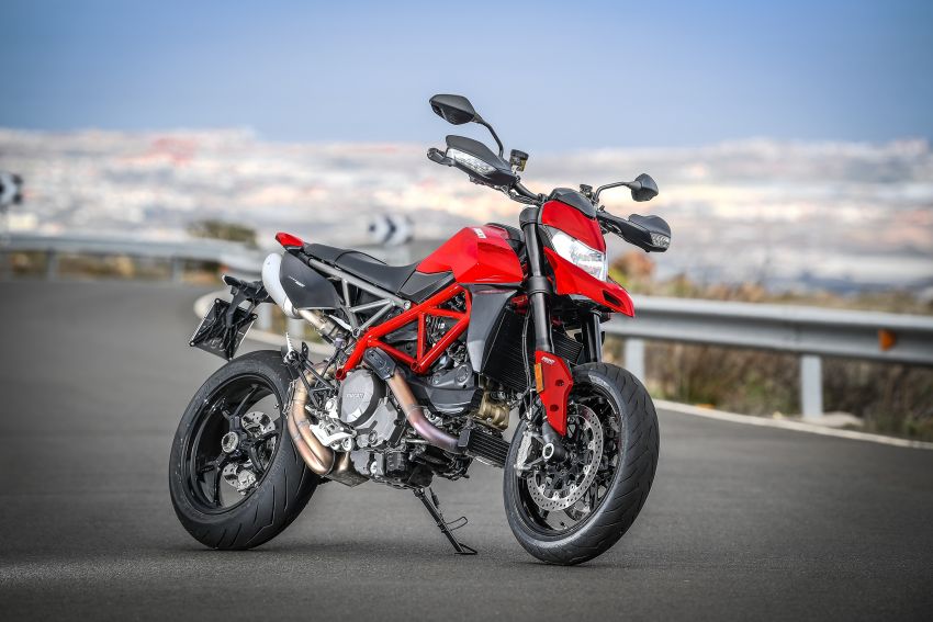 Ducati Hypermotard 950 – perubahan utama generasi ketiga berbanding Hypermotard 939 generasi pertama 920007