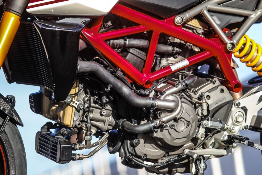 Ducati Hypermotard 950 – perubahan utama generasi ketiga berbanding Hypermotard 939 generasi pertama 920056
