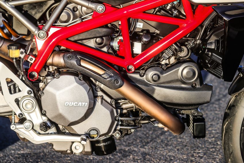 Ducati Hypermotard 950 – perubahan utama generasi ketiga berbanding Hypermotard 939 generasi pertama 920063