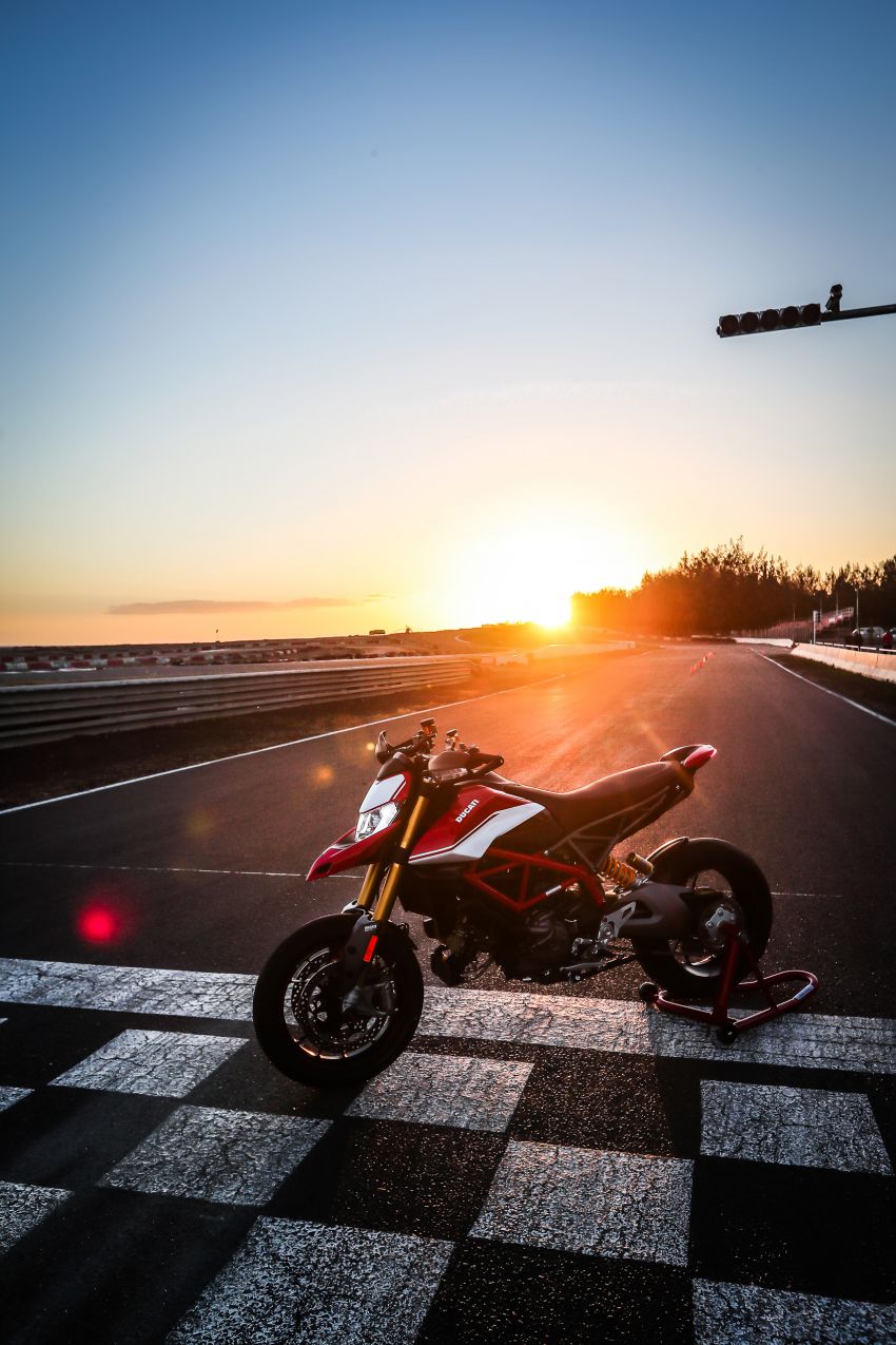 Ducati Hypermotard 950 – perubahan utama generasi ketiga berbanding Hypermotard 939 generasi pertama 920070