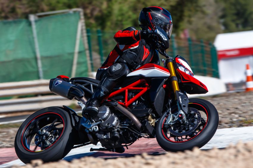 TUNGGANG UJI: Ducati Hypermotard 950 – mahu kembali jadi jahat, pemuas nafsu penunggang nakal 923016