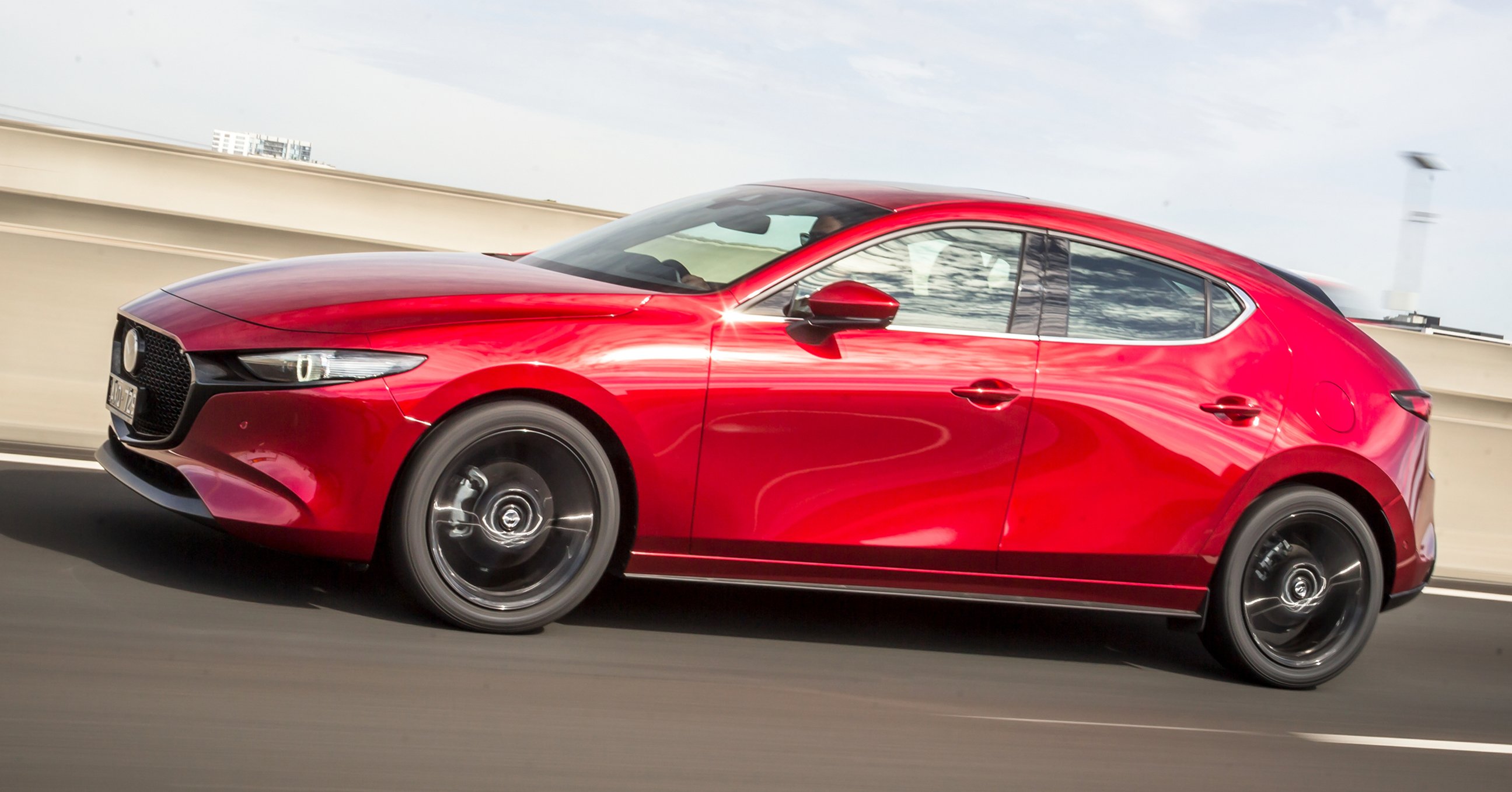 Mazda 3 berkuasa turbo akan didedahkan 8 Julai ini