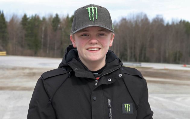 Oliver Solberg, 17-tahun, kini berlumba untuk Subaru Rally Team USA dengan <em>livery</em> biru-kuning klasik!