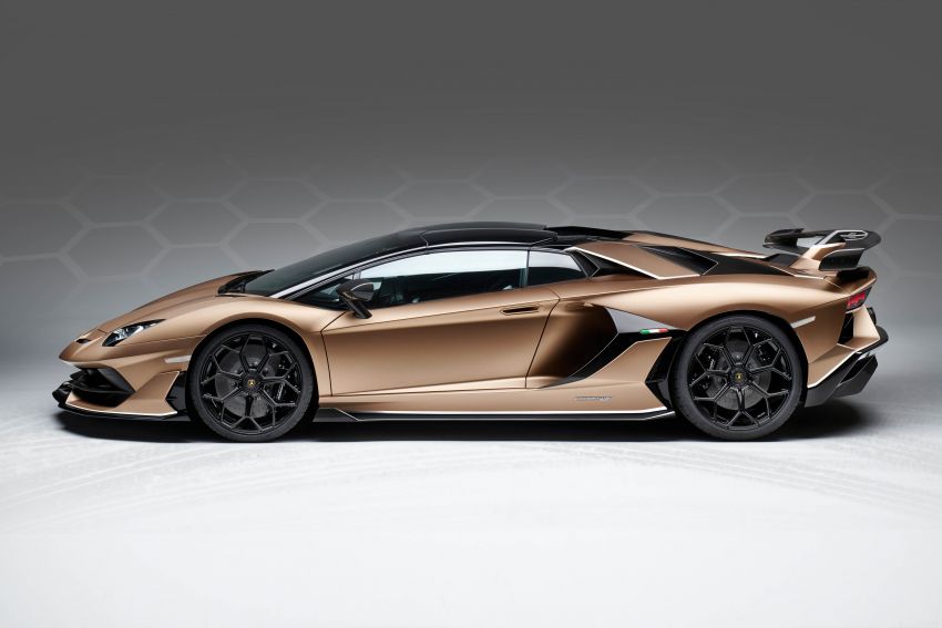 Lamborghini Aventador SVJ Roadster – 800 unit saja 929749