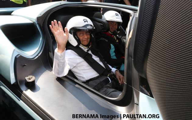 Tun Mahathir tempelak pihak kritik projek kereta ketiga