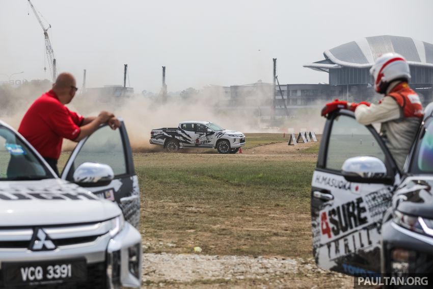 VIDEO: Mitsubishi 4Sure Thrill event – experiencing dirt drifting with Dakar Rally champ in the new Triton! 932081