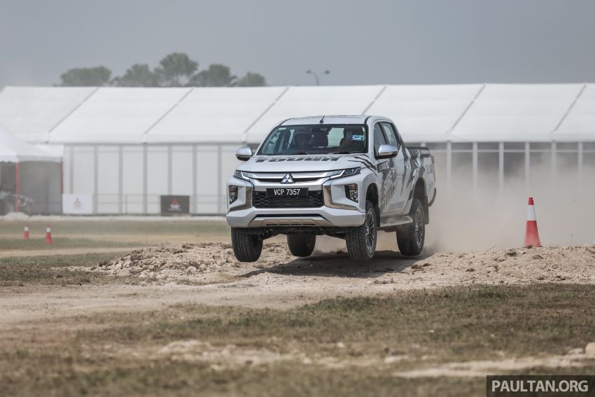 VIDEO: Mitsubishi 4Sure Thrill event – experiencing dirt drifting with Dakar Rally champ in the new Triton! 932103
