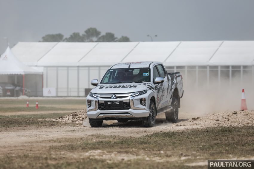 VIDEO: Mitsubishi 4Sure Thrill event – experiencing dirt drifting with Dakar Rally champ in the new Triton! 932104
