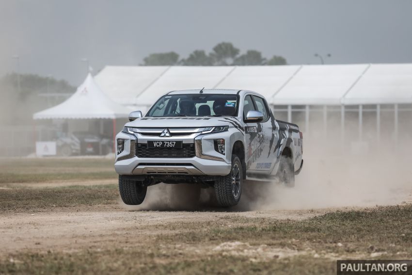 VIDEO: Mitsubishi 4Sure Thrill event – experiencing dirt drifting with Dakar Rally champ in the new Triton! 932106