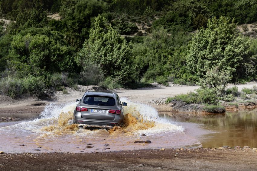 Mercedes-Benz GLC X253 <em>facelift</em> ditunjuk – enjin <em>mild hybrid</em> baru dengan sistem infotainmen MBUX 928283