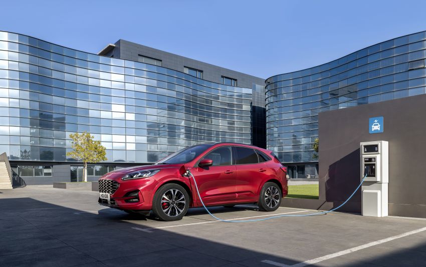 2019 Ford Kuga unveiled: mild, full and plug-in hybrids 942261