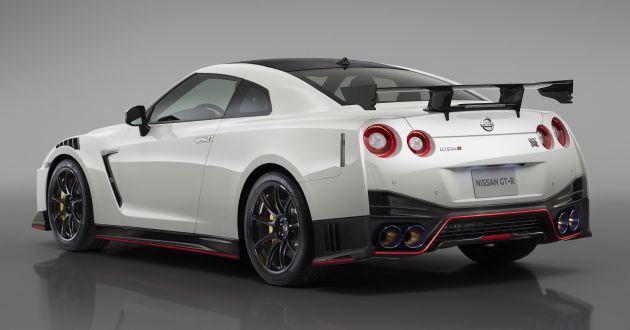 2020 Nissan GT-R Nismo sheds weight, improves grip