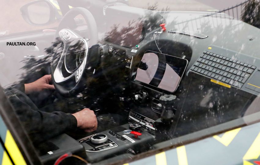 SPYSHOTS: Aston Martin DBX on test – interior seen 946827
