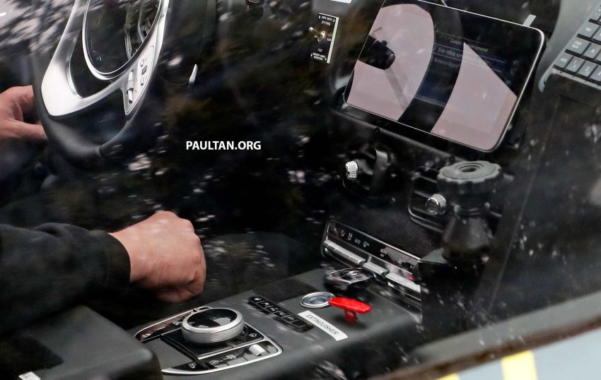 SPYSHOTS: Aston Martin DBX on test – interior seen 946828