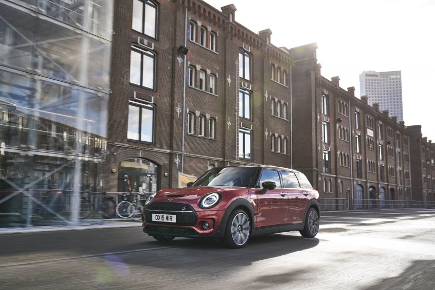 F54 MINI Clubman facelift receives styling updates 949033