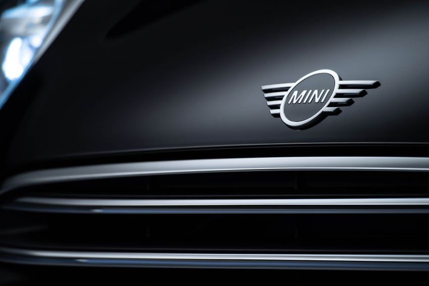 F54 MINI Clubman facelift receives styling updates 949187