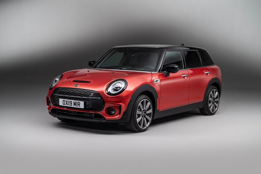 F54 MINI Clubman facelift receives styling updates 949237