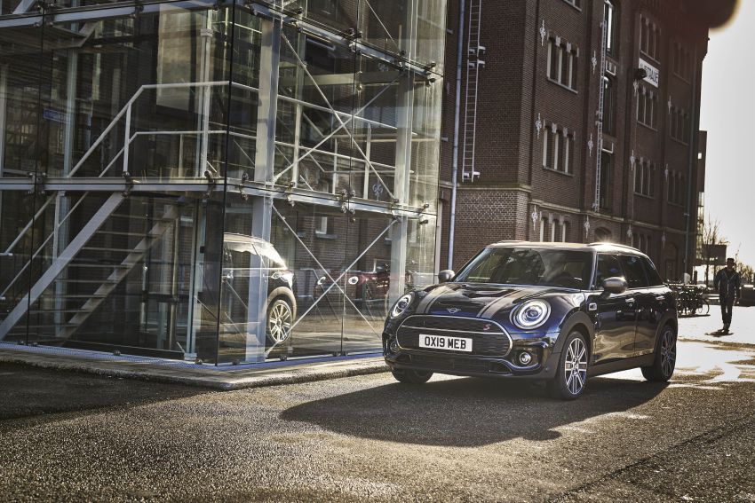 F54 MINI Clubman facelift receives styling updates 949040